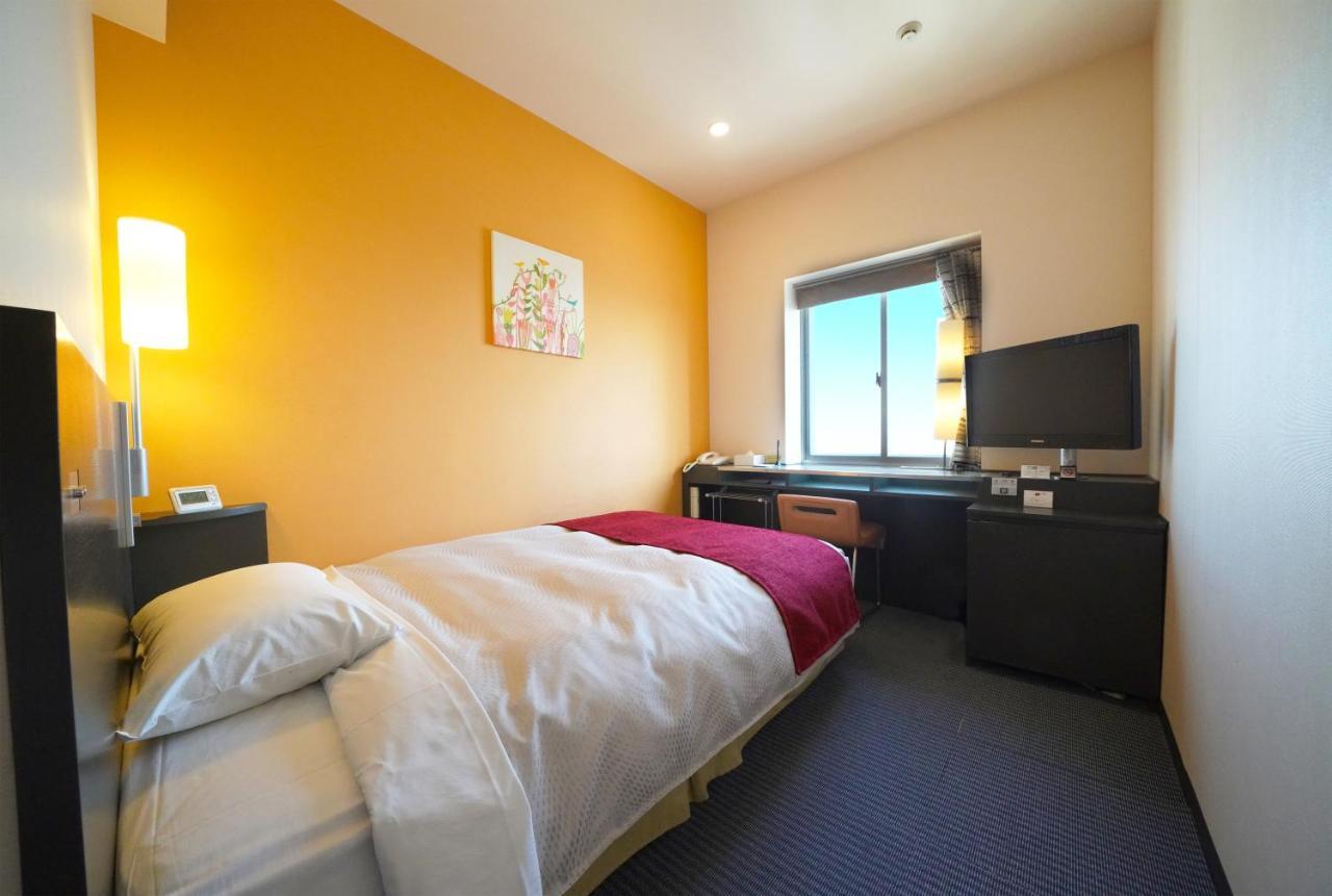 Single Room with Shower - Non-Smoking